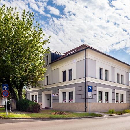 Corso Lux Apartman Gyula Εξωτερικό φωτογραφία
