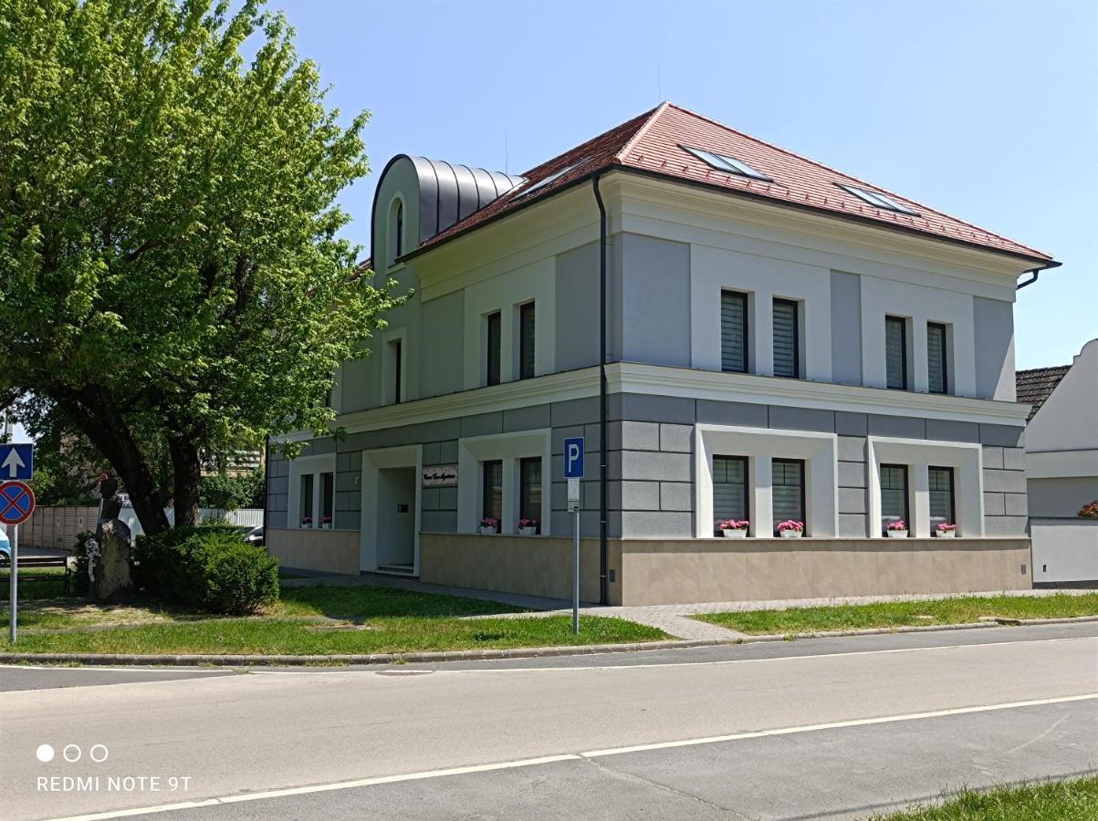 Corso Lux Apartman Gyula Εξωτερικό φωτογραφία