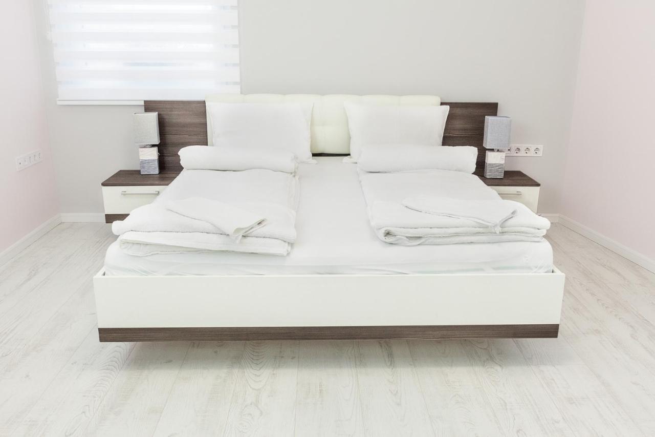 Corso Lux Apartman Gyula Εξωτερικό φωτογραφία