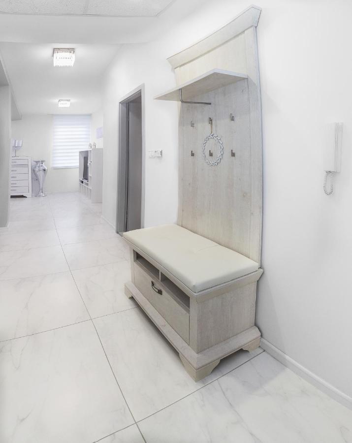 Corso Lux Apartman Gyula Εξωτερικό φωτογραφία