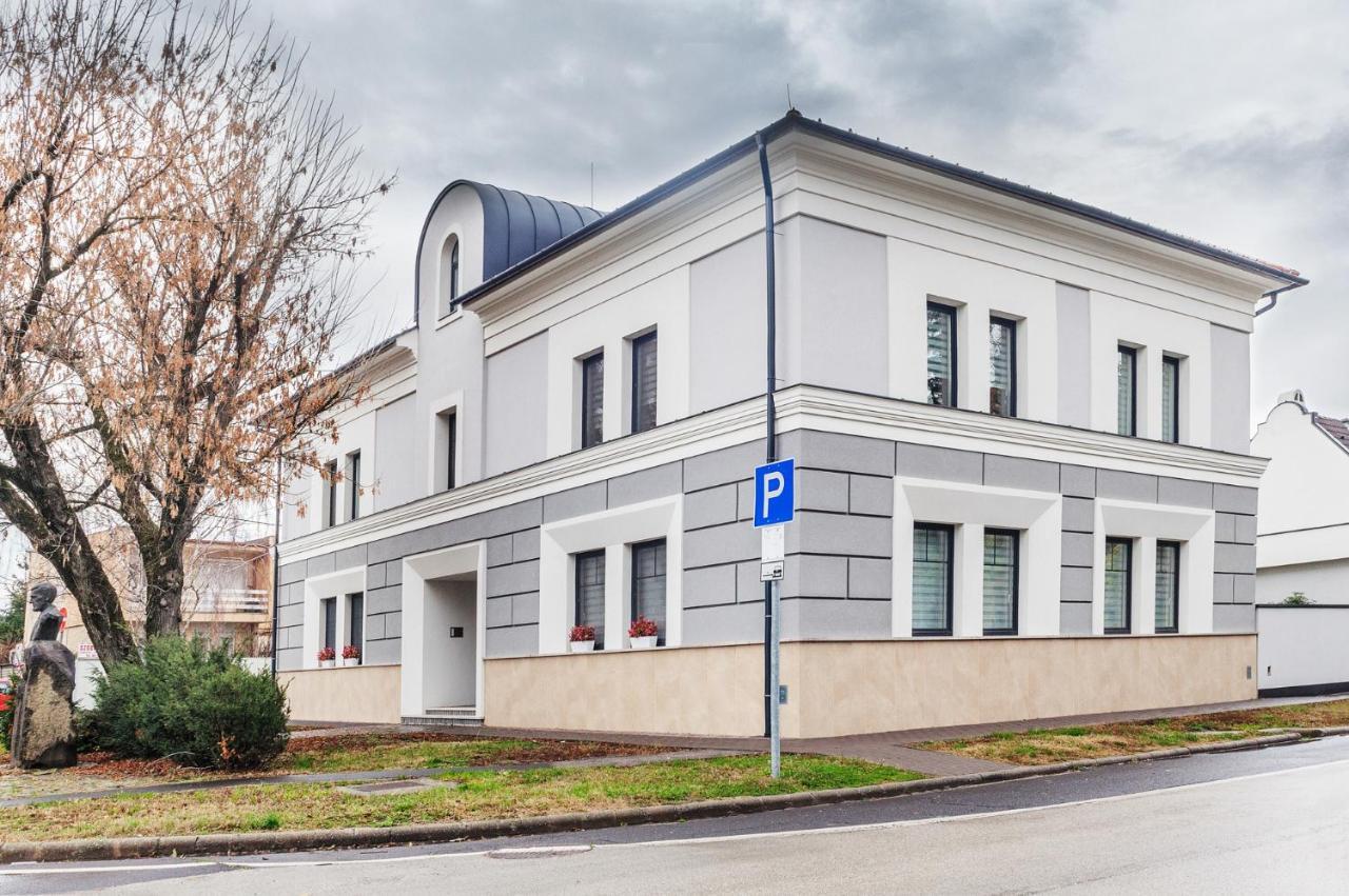 Corso Lux Apartman Gyula Εξωτερικό φωτογραφία